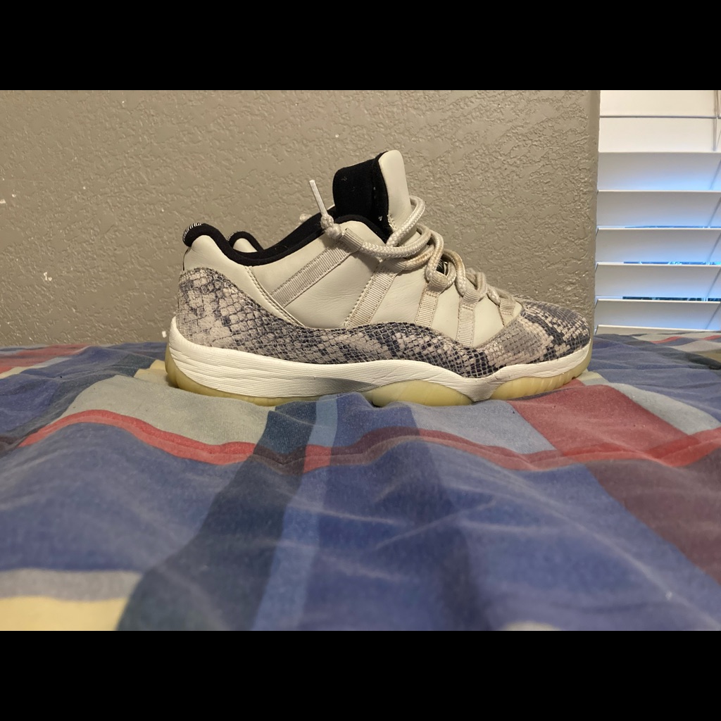 Jordan 11 Low Snake Light Bone